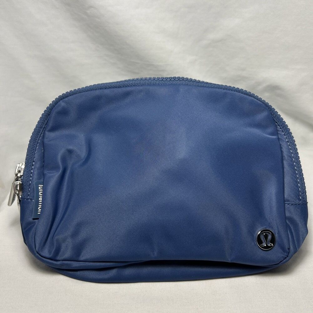 Lululemon Everywhere Belt Bag 1 L Navy